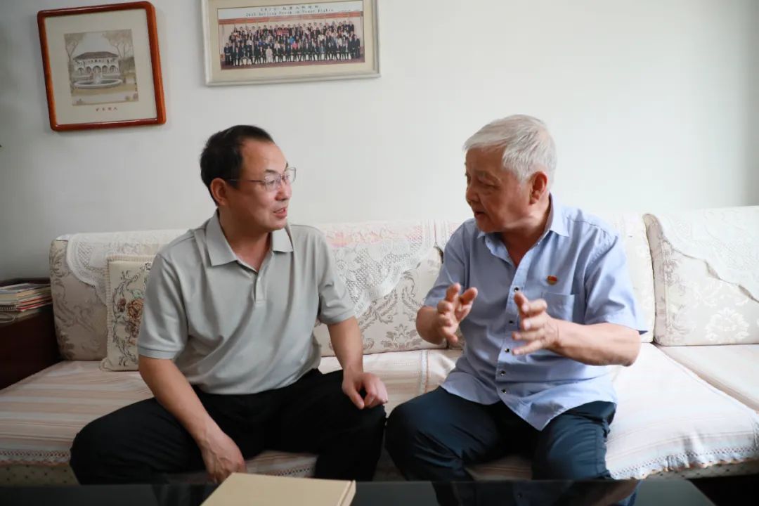 刘杰在走访慰问老党员和困难党员时强调 传承奉献精神 用心用情做好服务保障